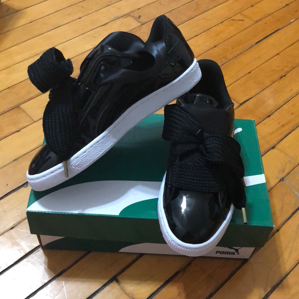 Brand new! Puma black basket heart patent woman